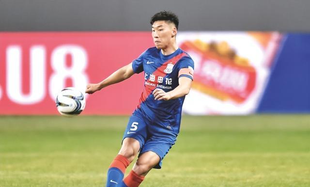 了认可, 和巴尔加斯, 中卫位置需